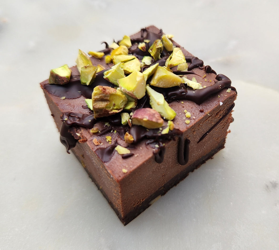 RAW VEGAN SLICE - SALTED CHOC PISTACHIO